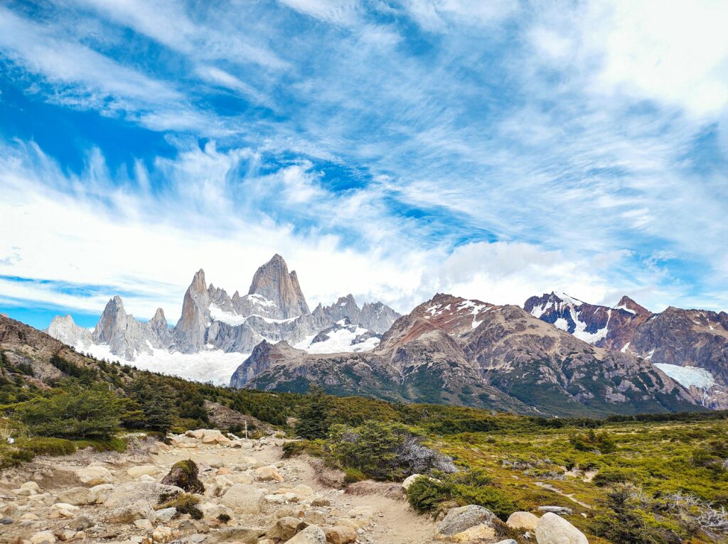 Breathtaking view of the Fitz Roy mountain range with clear skies in Patagonia.